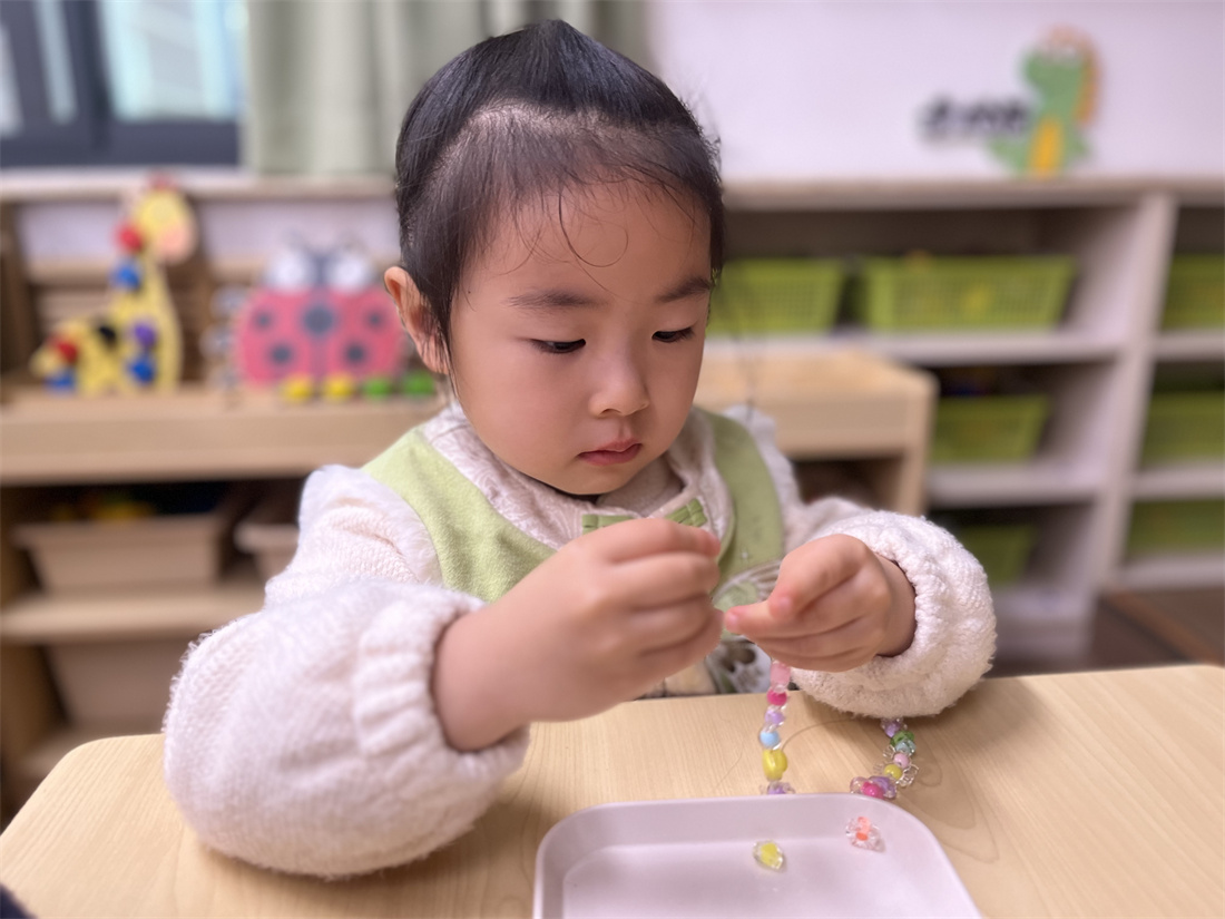 做个礼物送妈妈 郑州市实验幼儿园举行“三八”妇女节主题活动