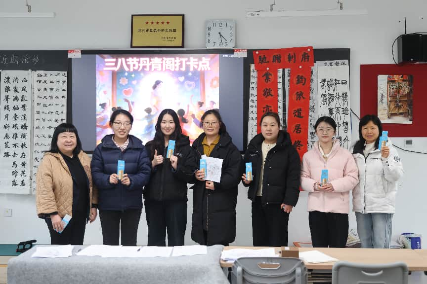 郑州市第六高级中学举行“春风如你 熠熠芳华——致敬最美女教师”主题活动