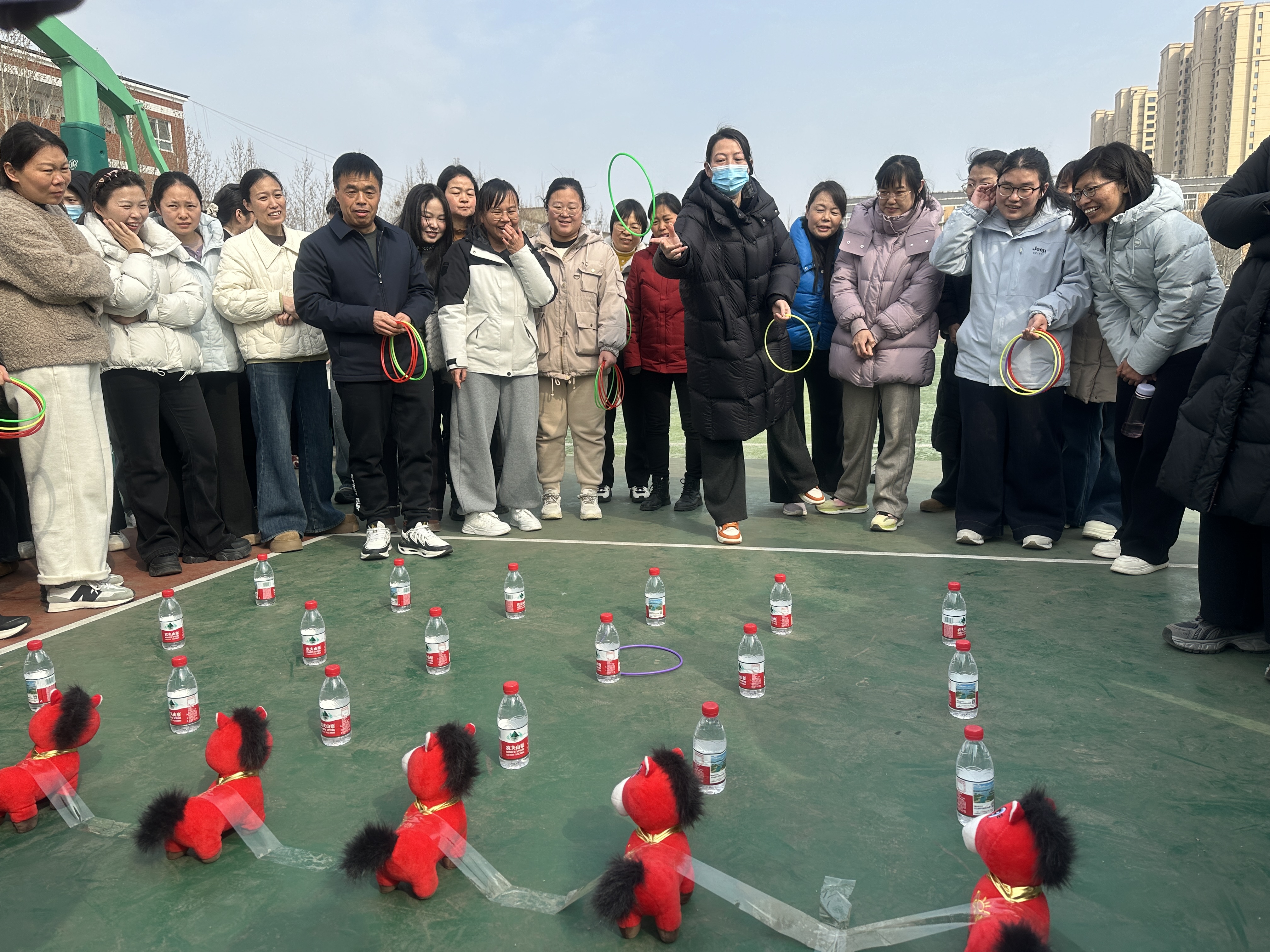 郑州经开区九龙中学举办“三八”国际劳动妇女节趣味活动