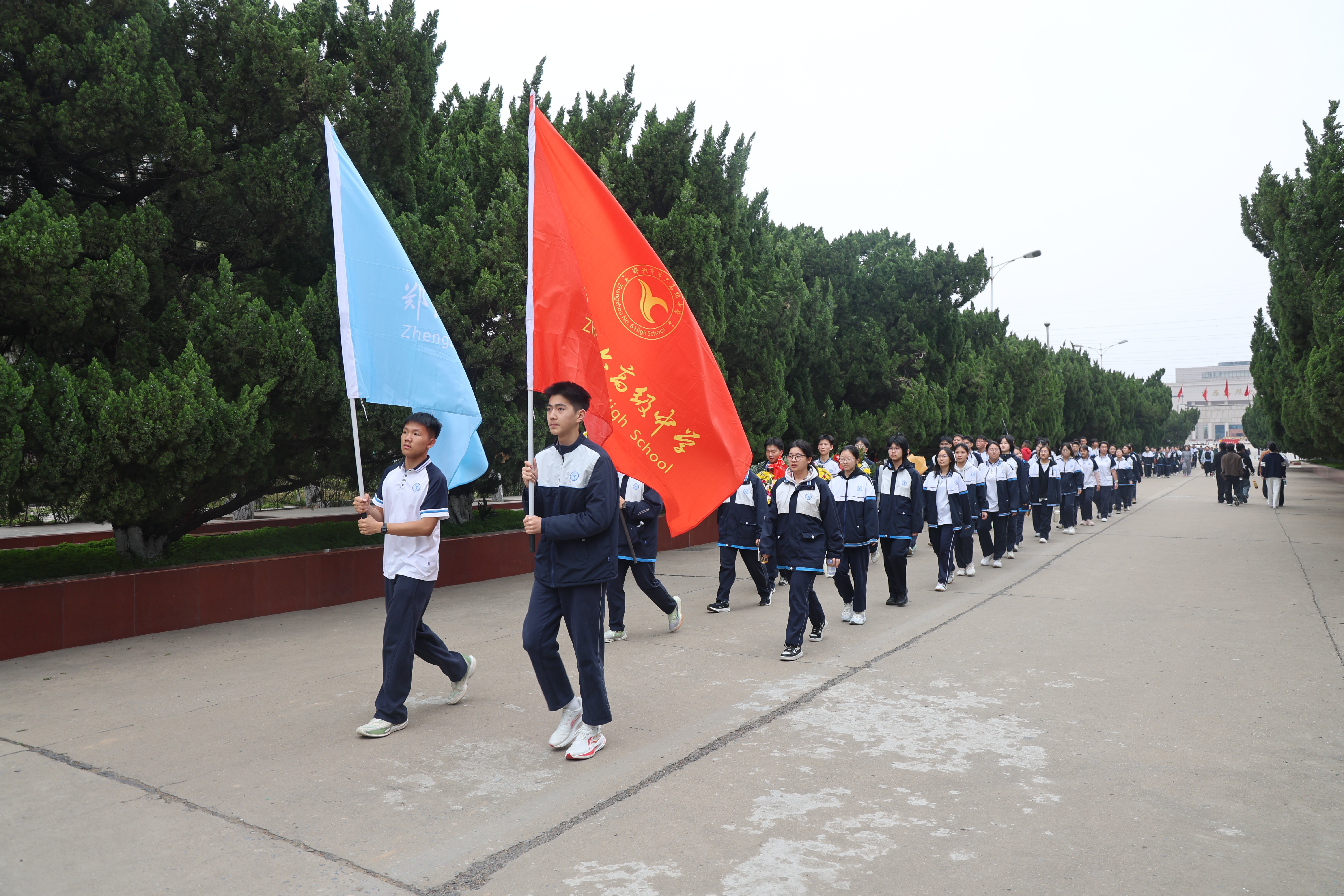缅怀先烈砺初心 青春宣誓担使命 郑州市第六高级中学开展清明祭献鲜花活动