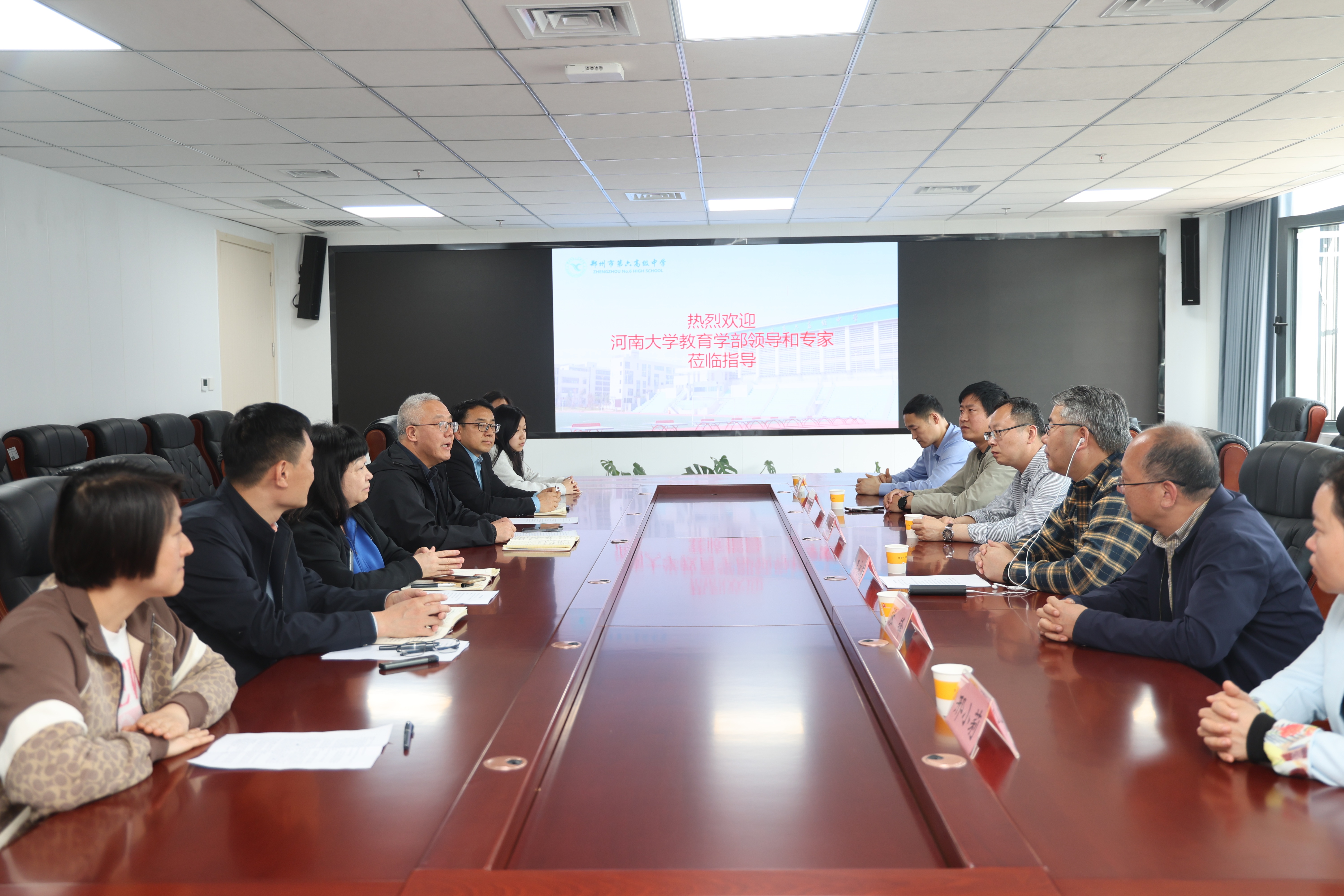 河南大学教育学部领导到郑州市第六高级中学看望实习研究生
