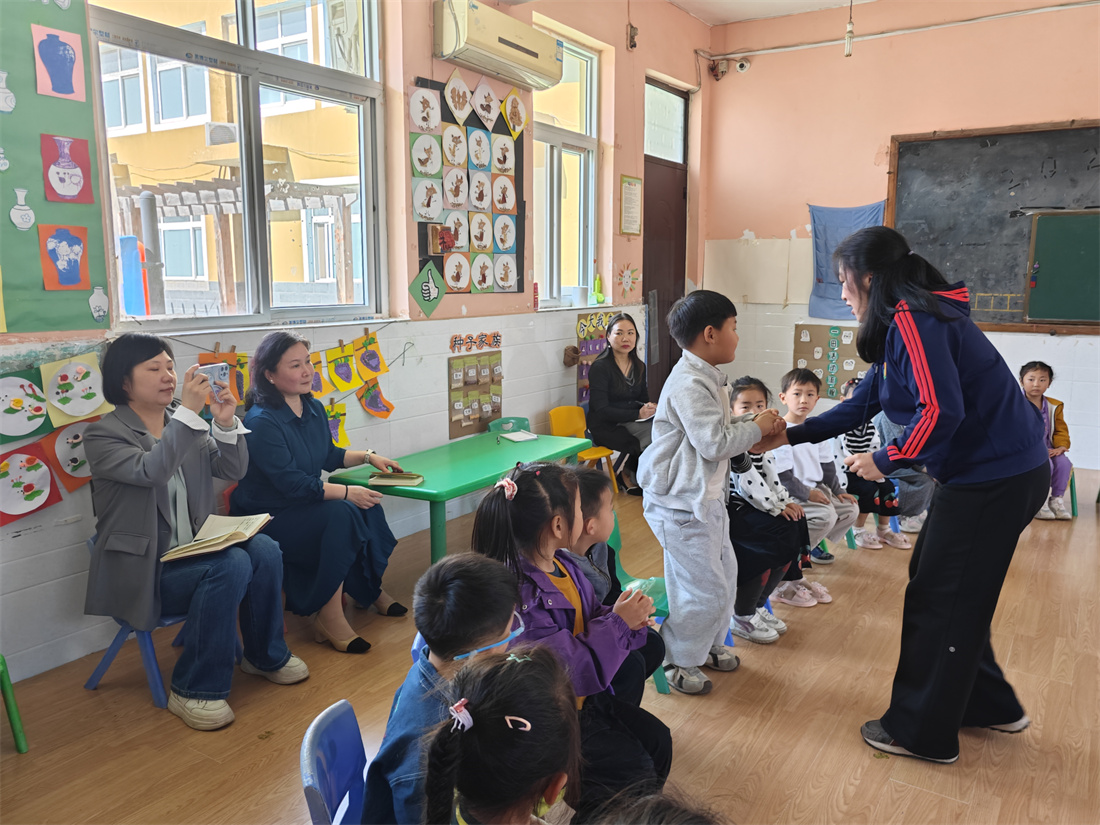 领航共建促提升 精准指导助成长——郑州市实验幼儿园赴汤阴县城关镇中心幼儿园开展送教入园指导活动
