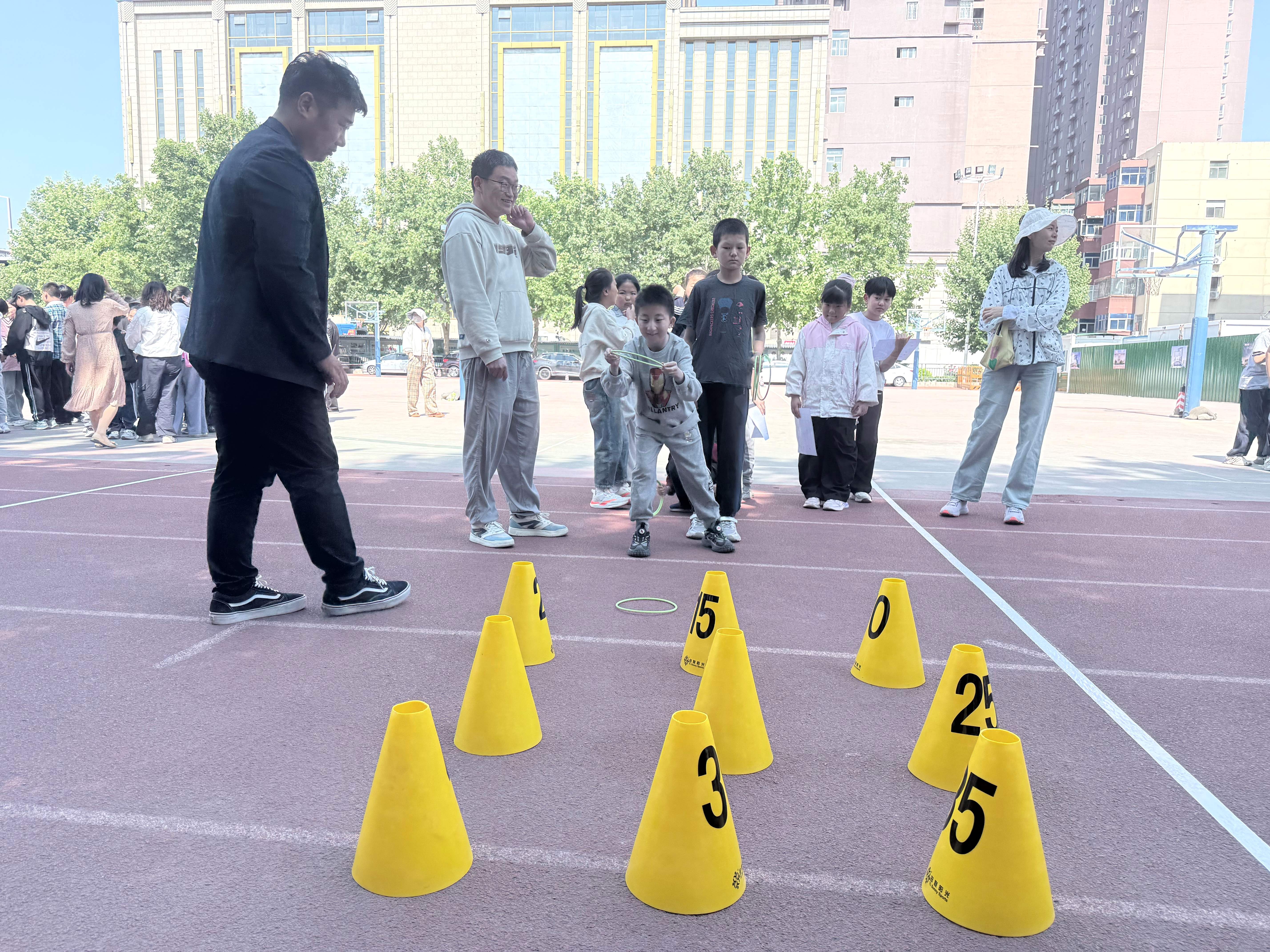 快乐运动 携手同行 郑州市盲聋哑学校举办2026年春季趣味运动会