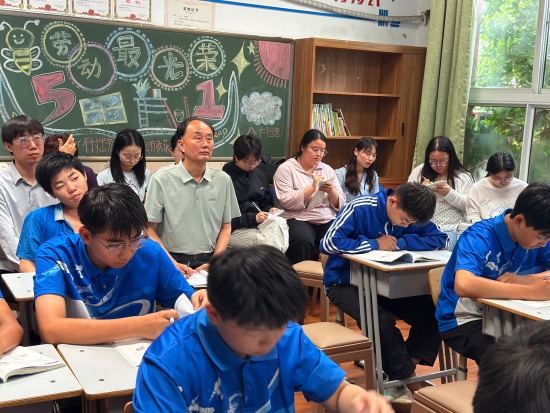 郑州市第九十九中学青年教师展示课活动举行