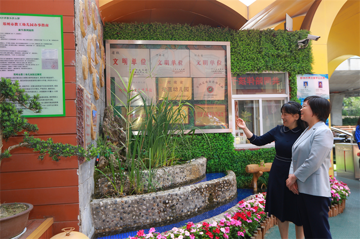 郑州市教育局领导王丽娟一行开展儿童节慰问活动