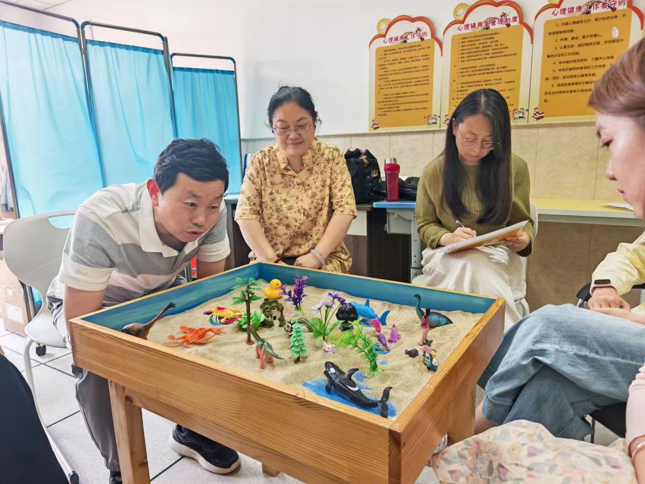 沙盘筑心 赋能成长——郑州市中原区伊河路小学教育集团开展心理健康教研活动