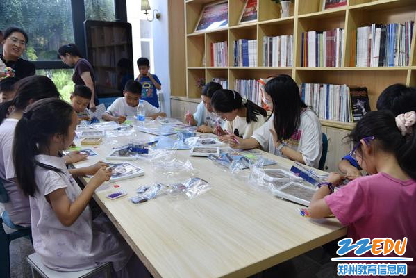 郑州市国防科技学校举行“童心向阳乐享六一”亲子趣味主题活动(图1)