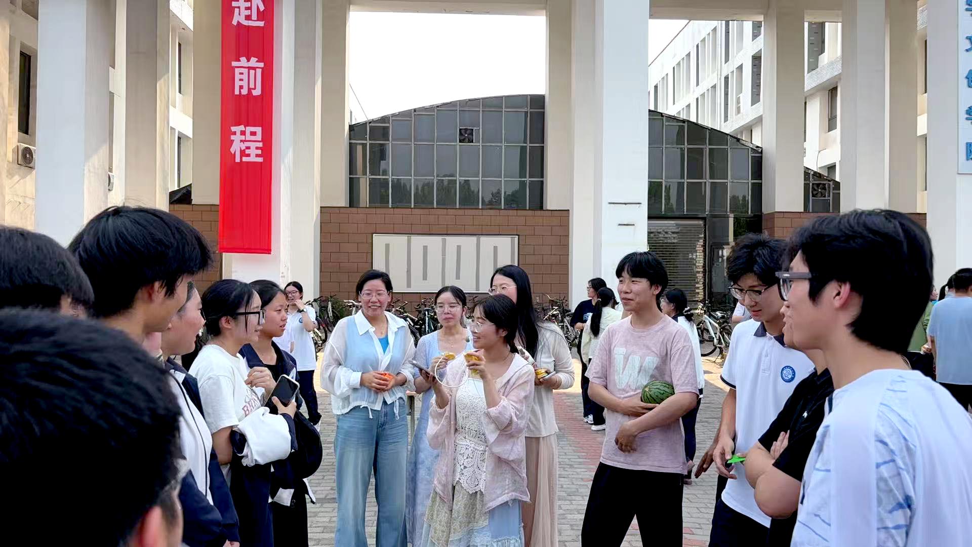 圈住梦想 郑州市信息技术学校举行2026届毕业生减压赋能趣味运动会