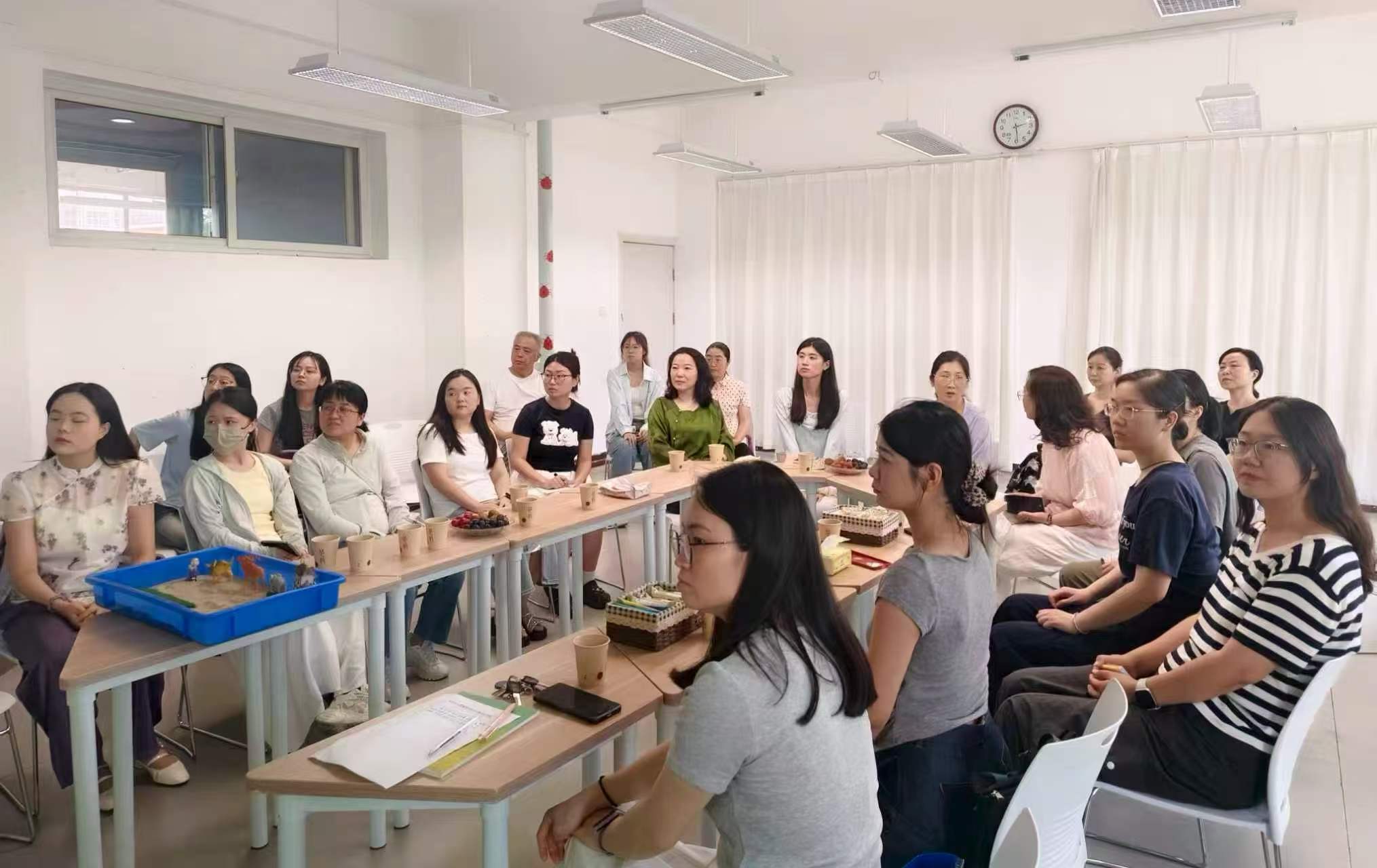 沙语润心 研思致远——金水区东、南片区开展团体沙盘心理健康专题教研活动