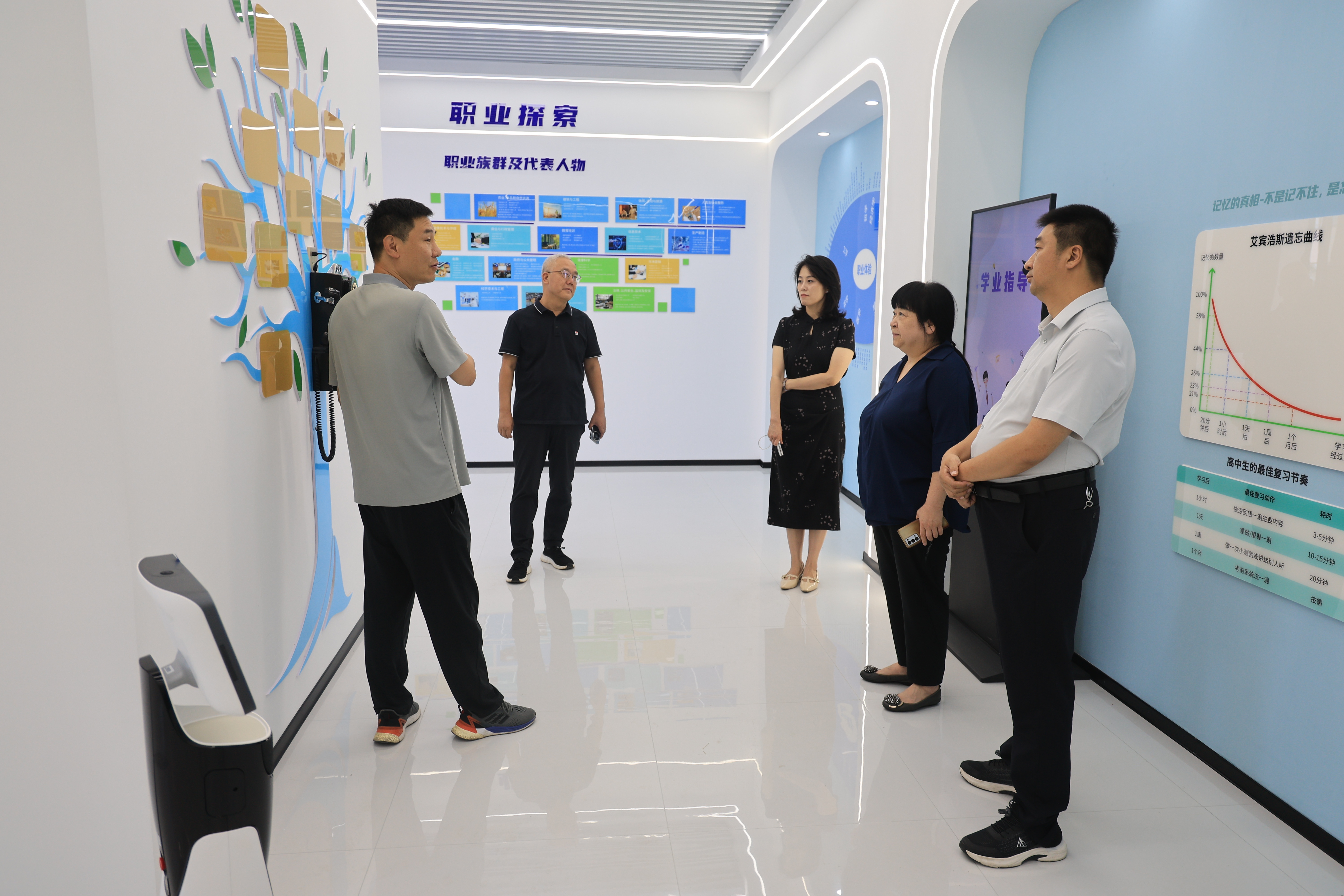 情暖教师节 关怀润师心 河南省总工会到郑州市第六高级中学开展教师节慰问活动