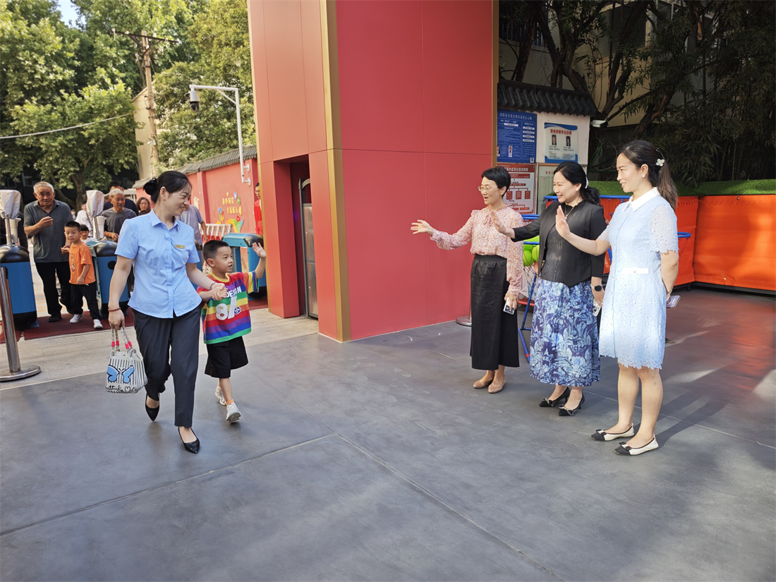 秋光为序 逐光启程  郑州市实验幼儿园欢迎萌宝回家！