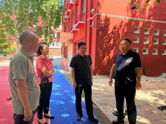 郑州市教育局领导到郑州市第九十九中学调研指导开学工作