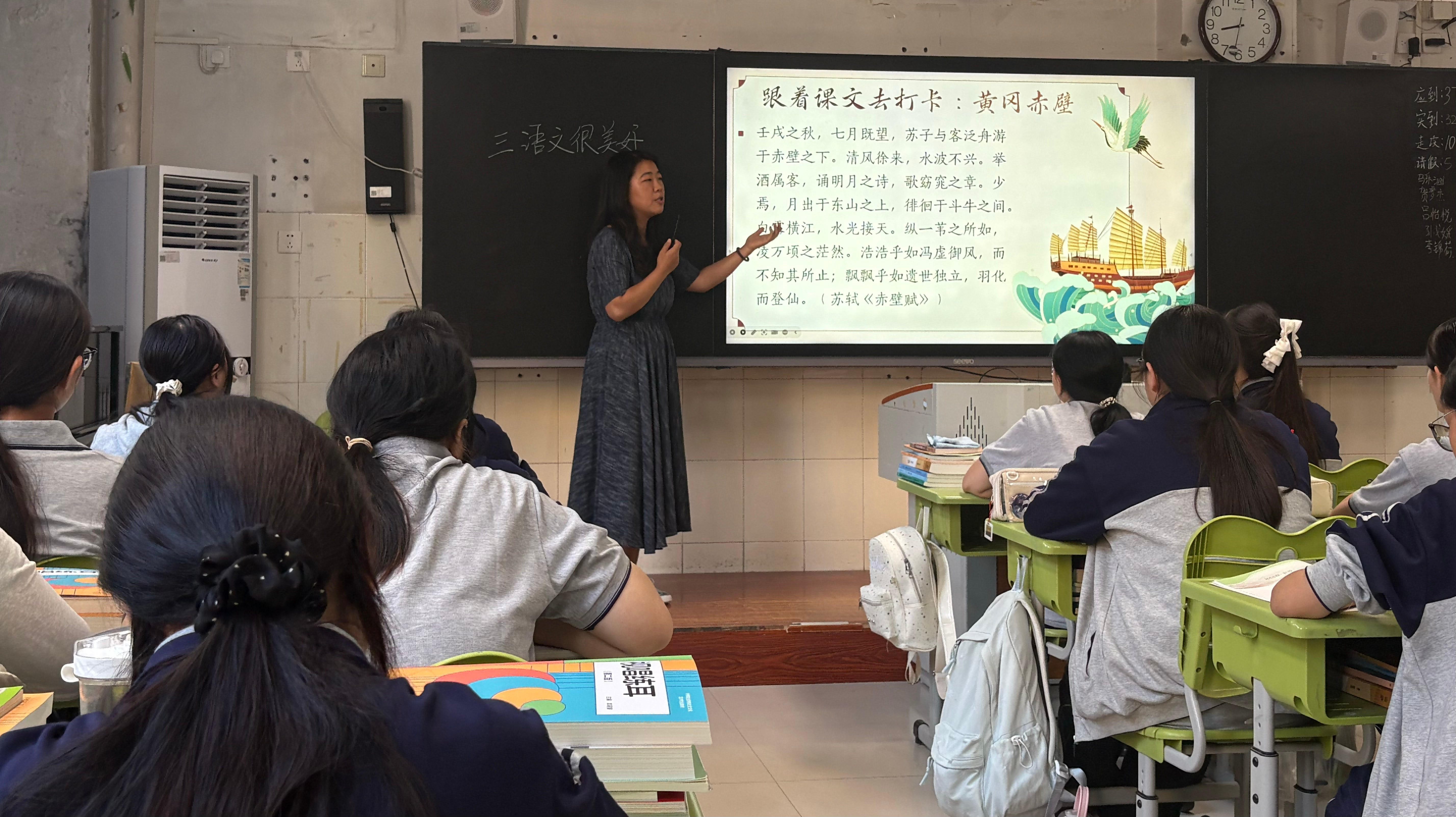 开学第一周，郑州艺术幼儿师范学校校领导深入课堂加油鼓劲