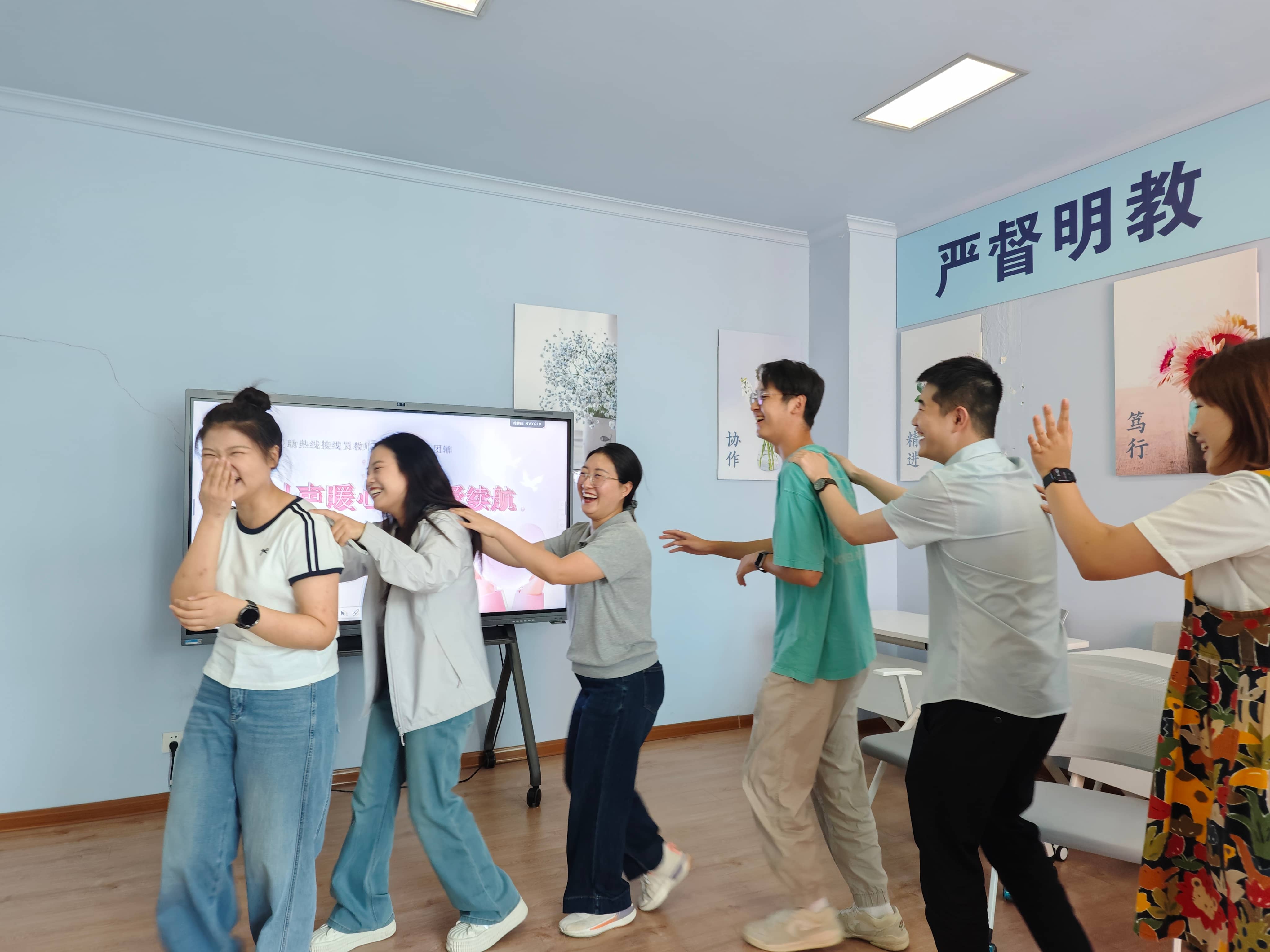 郑东新区心理援助热线接线员自我赋能团辅活动