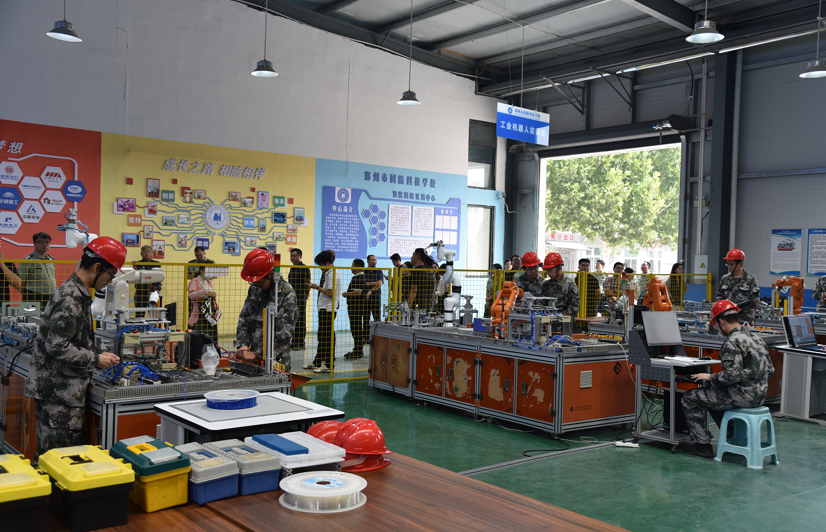 全国职业院校名校长培训班学员莅临郑州市国防科技学校观摩指导