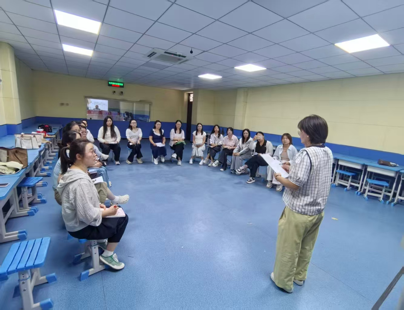 新郑市中小学心理课程组第一次教研活动举行