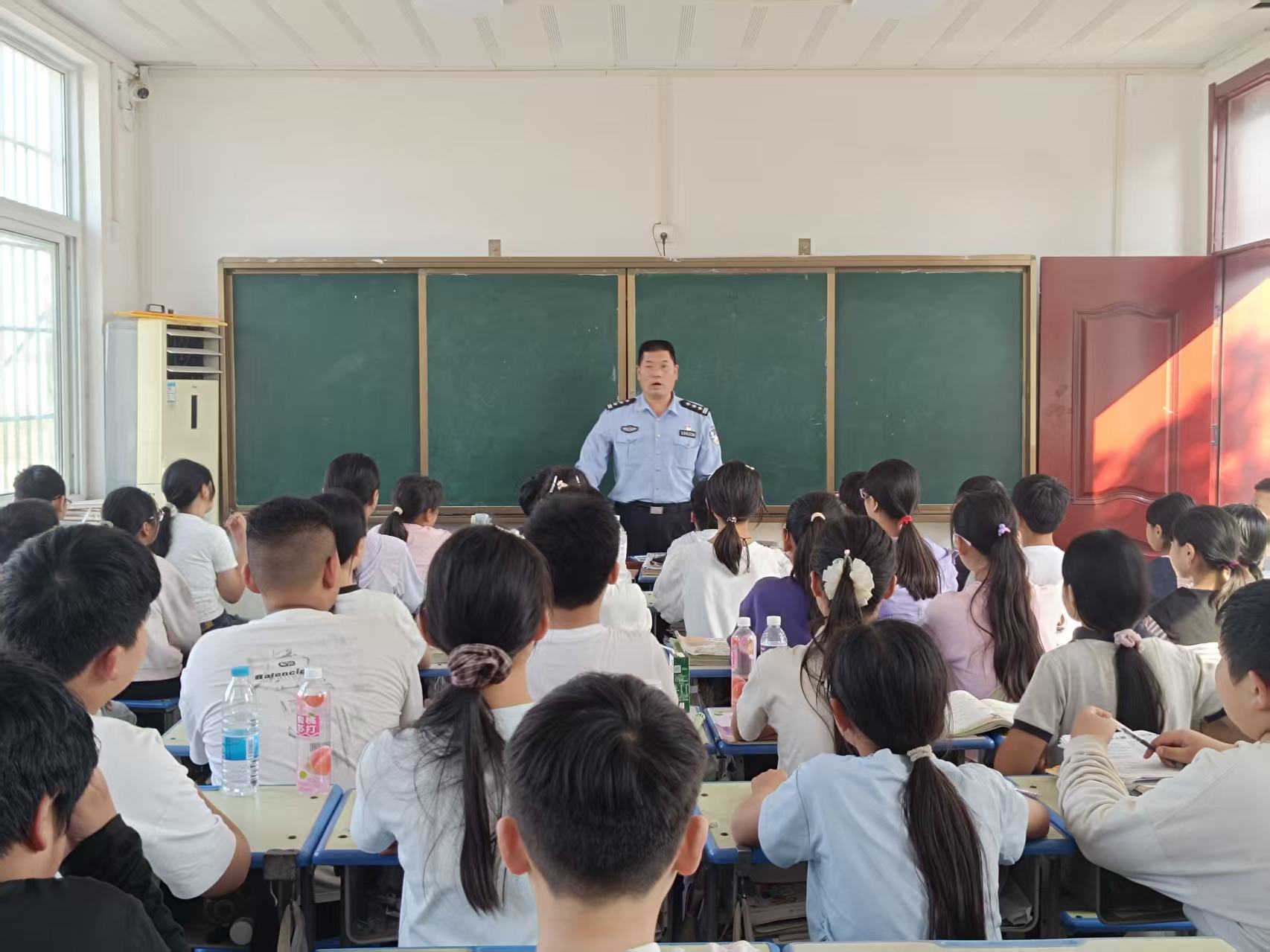 郑州航空港区韩佐小学开展法治安全教育讲座