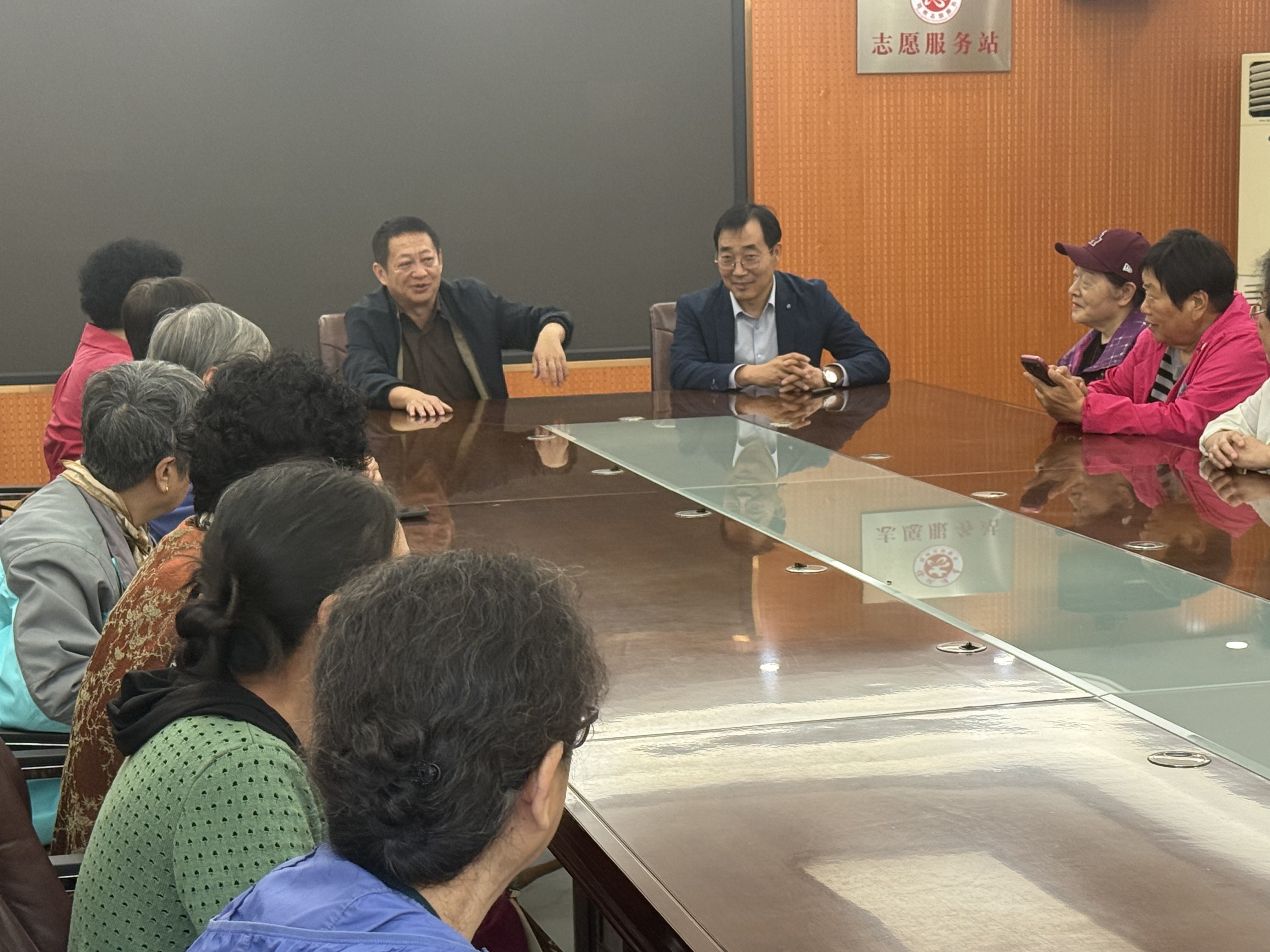 郑州市第四十四高级中学和郑州市第四十四初级中学两校携手致敬退休老教师