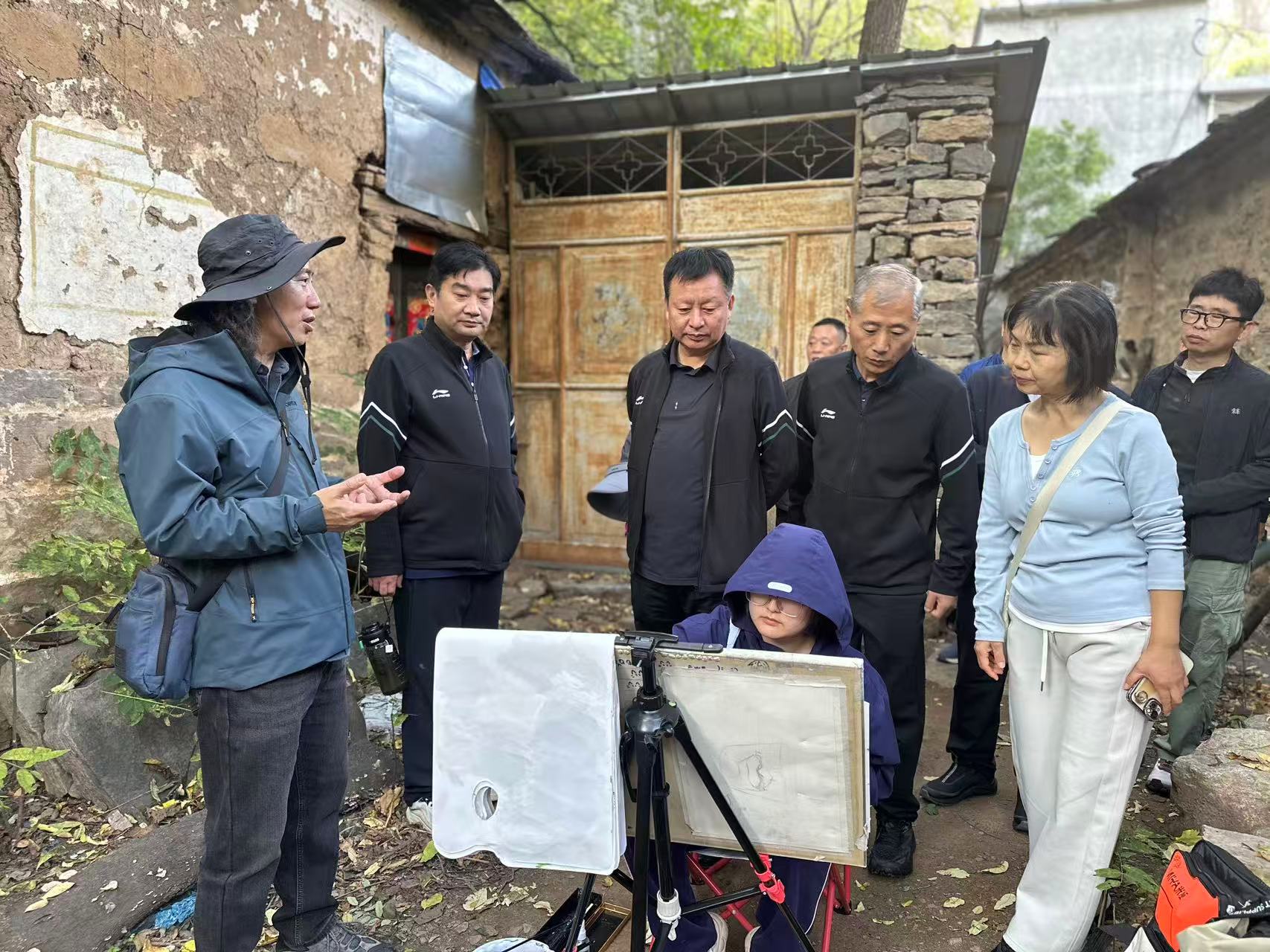 情系太行写生路 关怀温暖学子心 郑州艺术幼儿师范学校领导班子赴太行山宑底村写生基地看望学生
