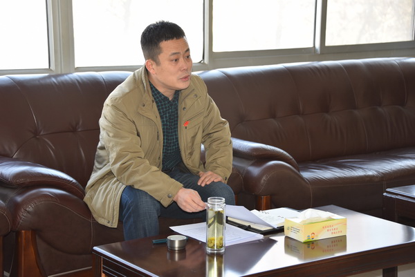 局长刘博主持会议并讲话_调整大小