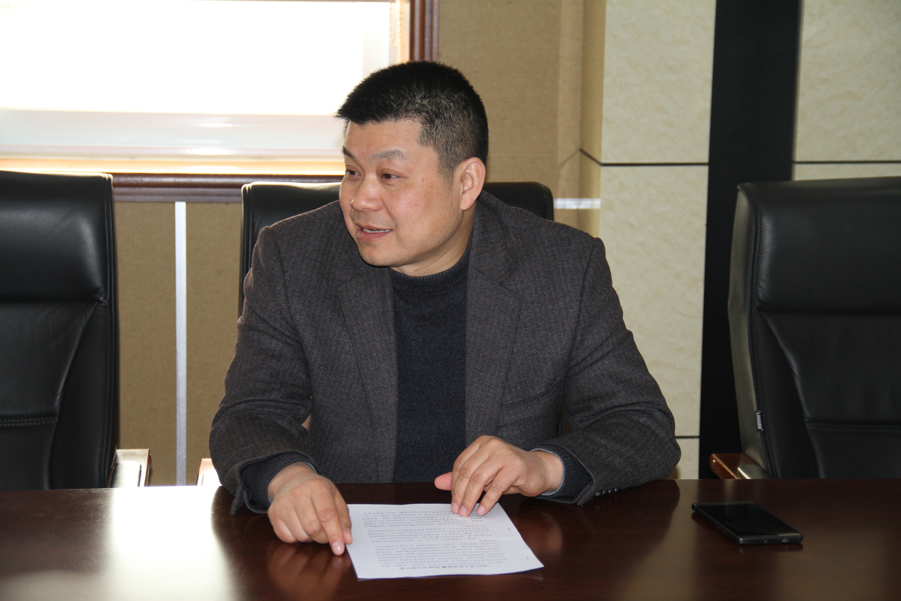 郑州八中党委书记庞非,办公室主任何伟及二十余名新闻通讯员老师参加