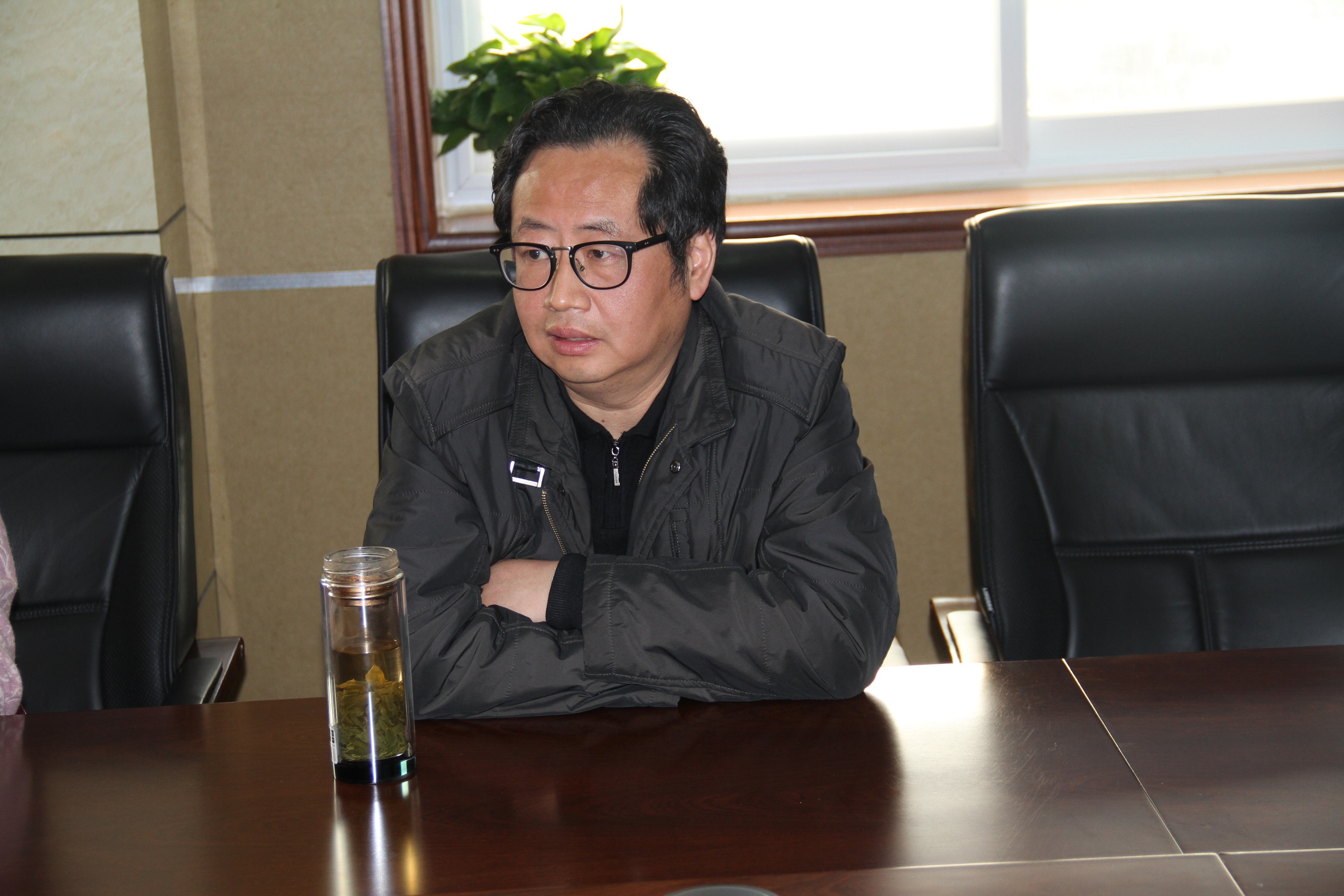 郑州八中党委书记庞非,办公室主任何伟及二十余名新闻通讯员老师参加