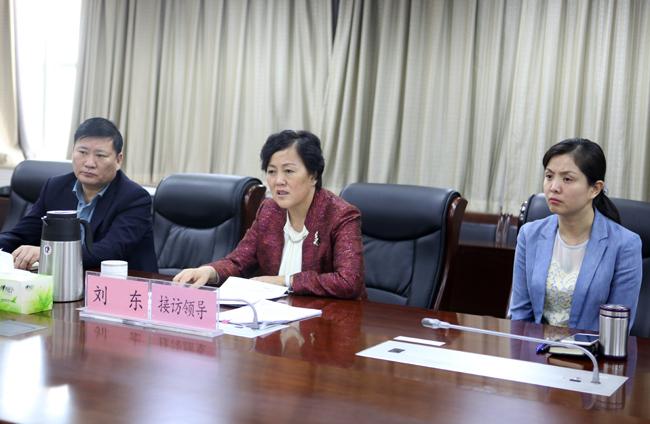 郑州市人民政府副市长刘东,市政府副秘书长柴丹一行,来到郑州市教育局