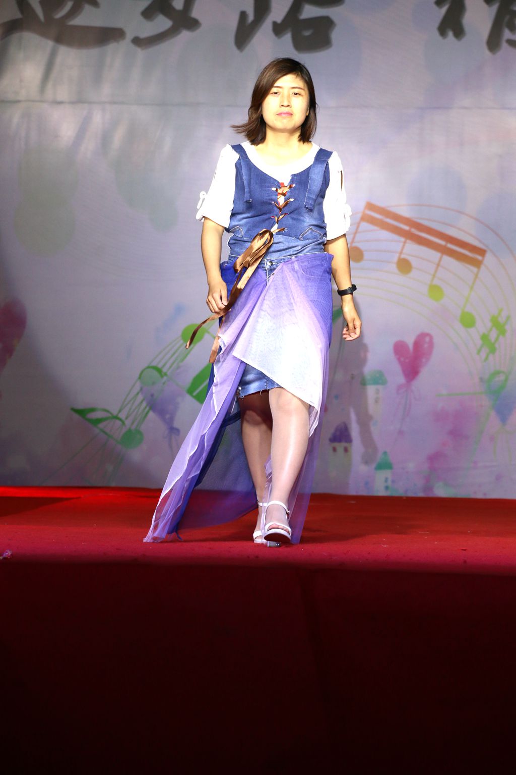 校长走秀!106中学文化艺术节暨t台秀嗨翻了