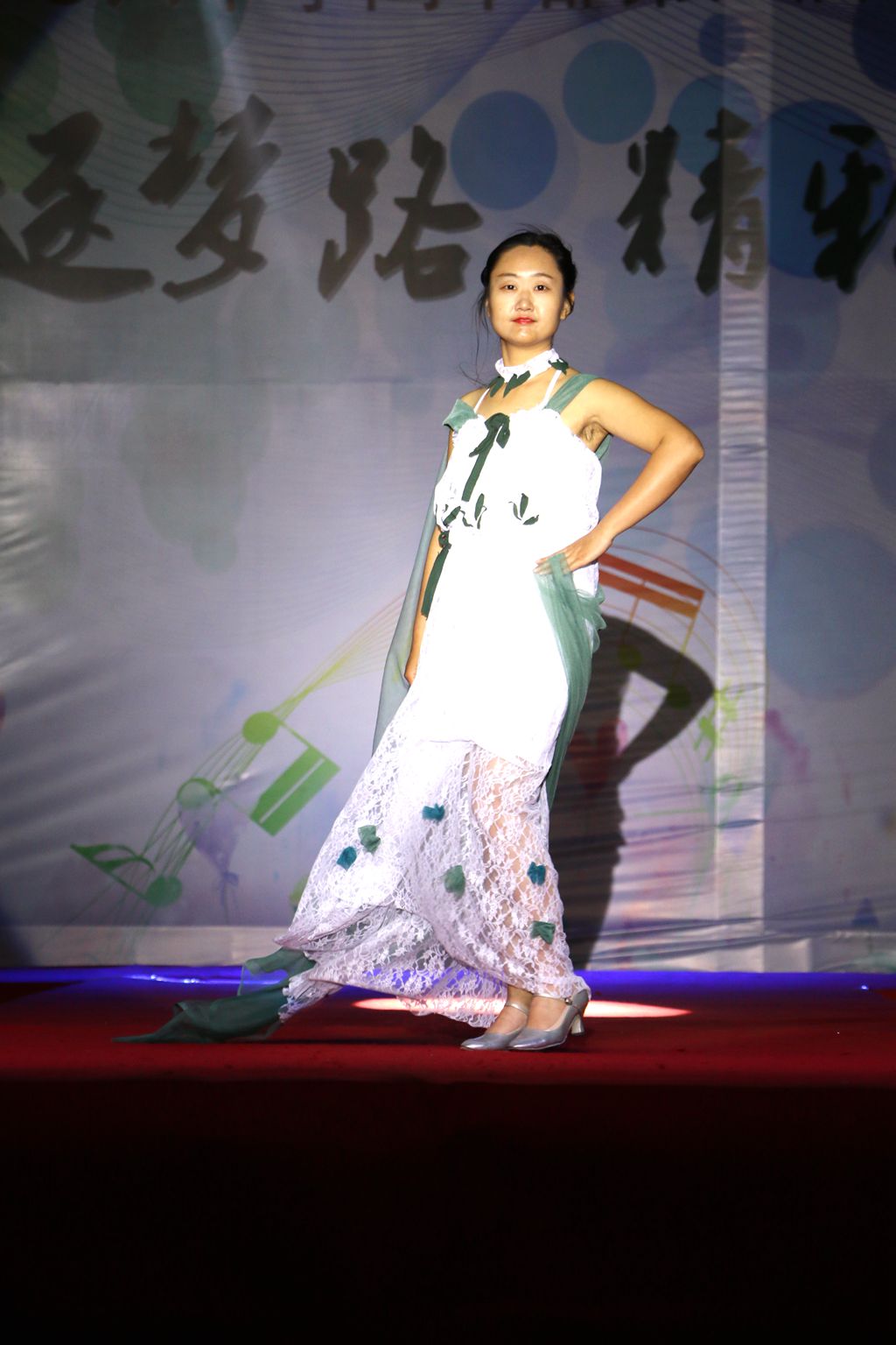 学生为老师设计的休闲时尚服