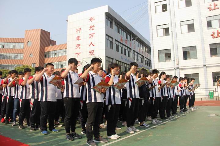 郑州市扶轮外国语学校举行2018届学子毕业典礼