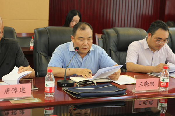 市人社局人力资源规划处副处长王晓鹏对《2018年度郑州市教育局