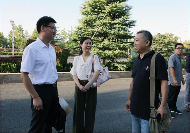通知公告(本网讯 记者 孙宏伟)8月29日一早,随着载着37名支教教师的