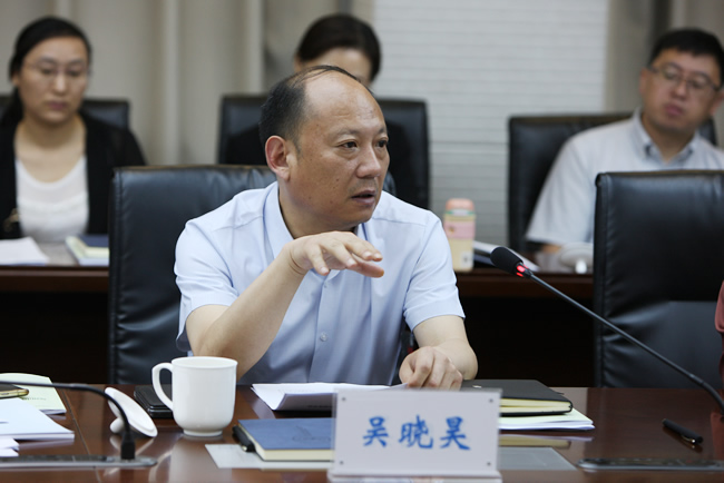 郑州市中原区教育局局长吴晓昊汇报中原区在推进义务教育优质均衡发展