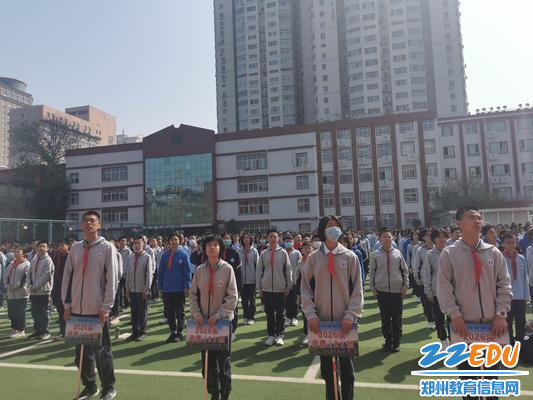 健康体重从我做起郑州八中举行第36个爱国卫生月主题活动升旗仪式