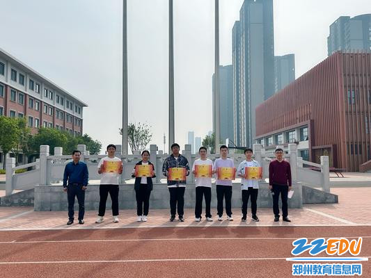 谁羽争锋 郑州航空港外国语高级中学第一届志远杯羽毛球团体赛