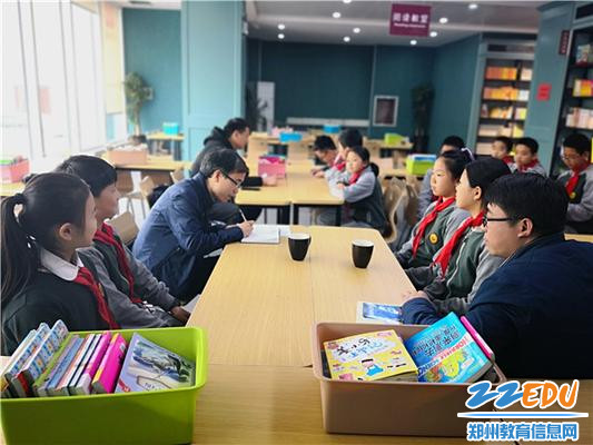 5、与学生座谈交流“阅读情况” 5、与学生座谈交流“阅读情况”