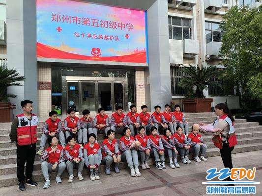 开展关爱生命,‘救’在身边”应急救护培训活动 开展关爱生命,‘救’在身边”应急救护培训活动